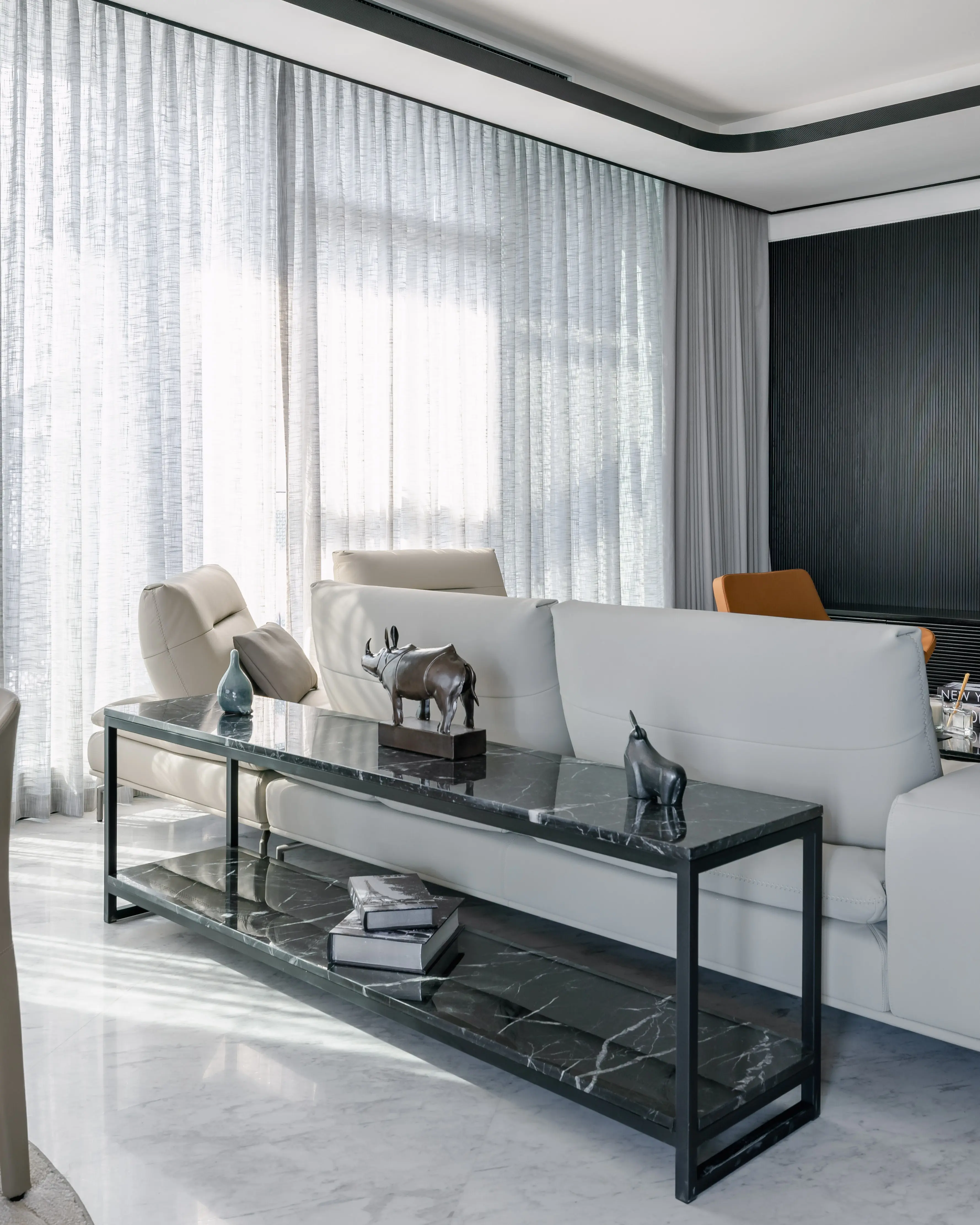 Da Vinci Tower apartment furniture 6